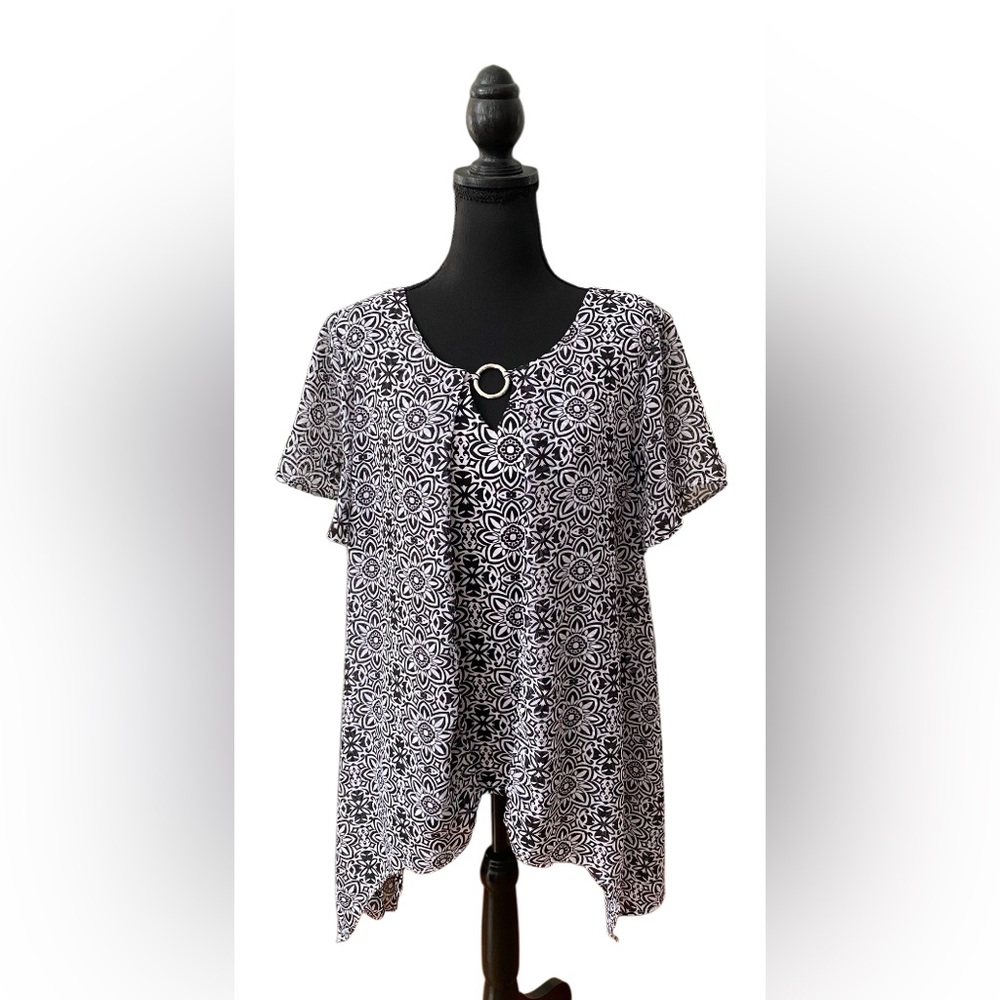 NY Collection: Black and White Floral Top with Flowy Overlay and Centered O Ring